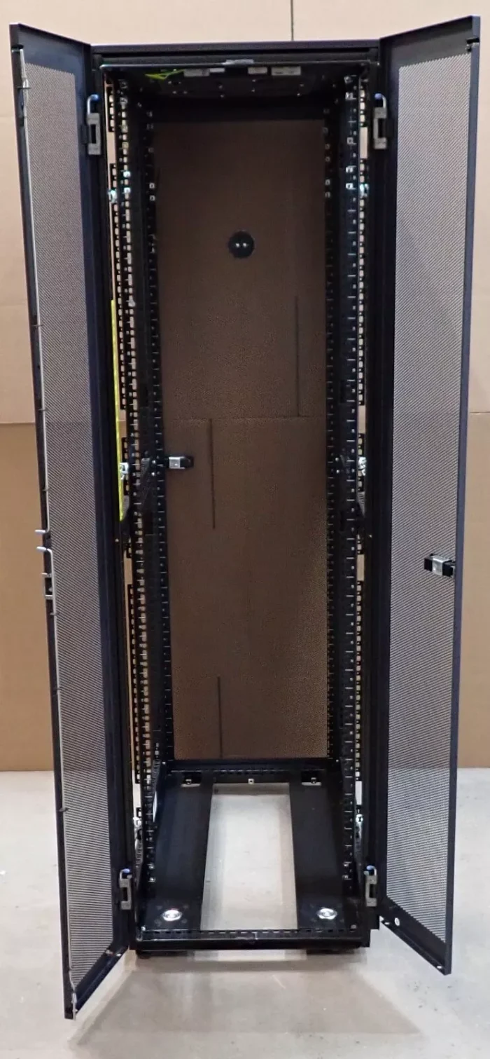 Dell 4210 42U PowerEdge Server Network Rack Cabinet 1000mm x 610mm