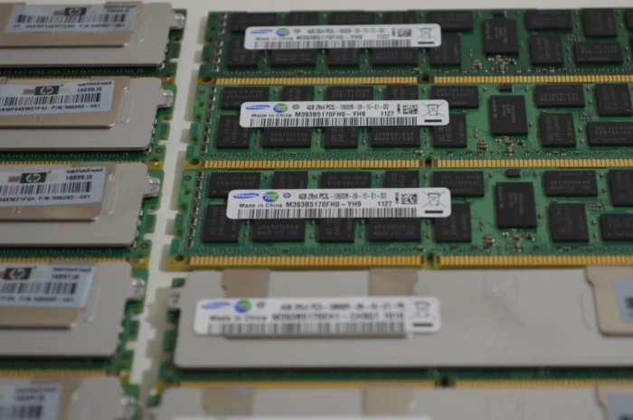 2x Samsung 4GB 2RX4 PC3-10600R ECC 240-Pin RDIMM HP 500203-061–48GB for Servers
