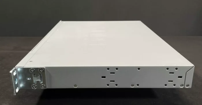 Juniper EX3300-24P Juniper 24 Port Gigabit PoE+ Switch